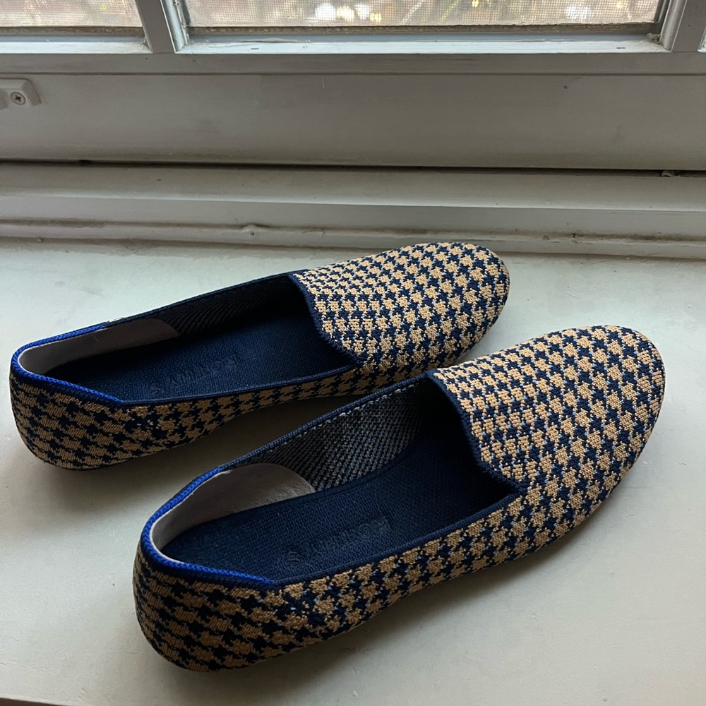 Rothy’s Navy and Tan Houndstooth Loafers